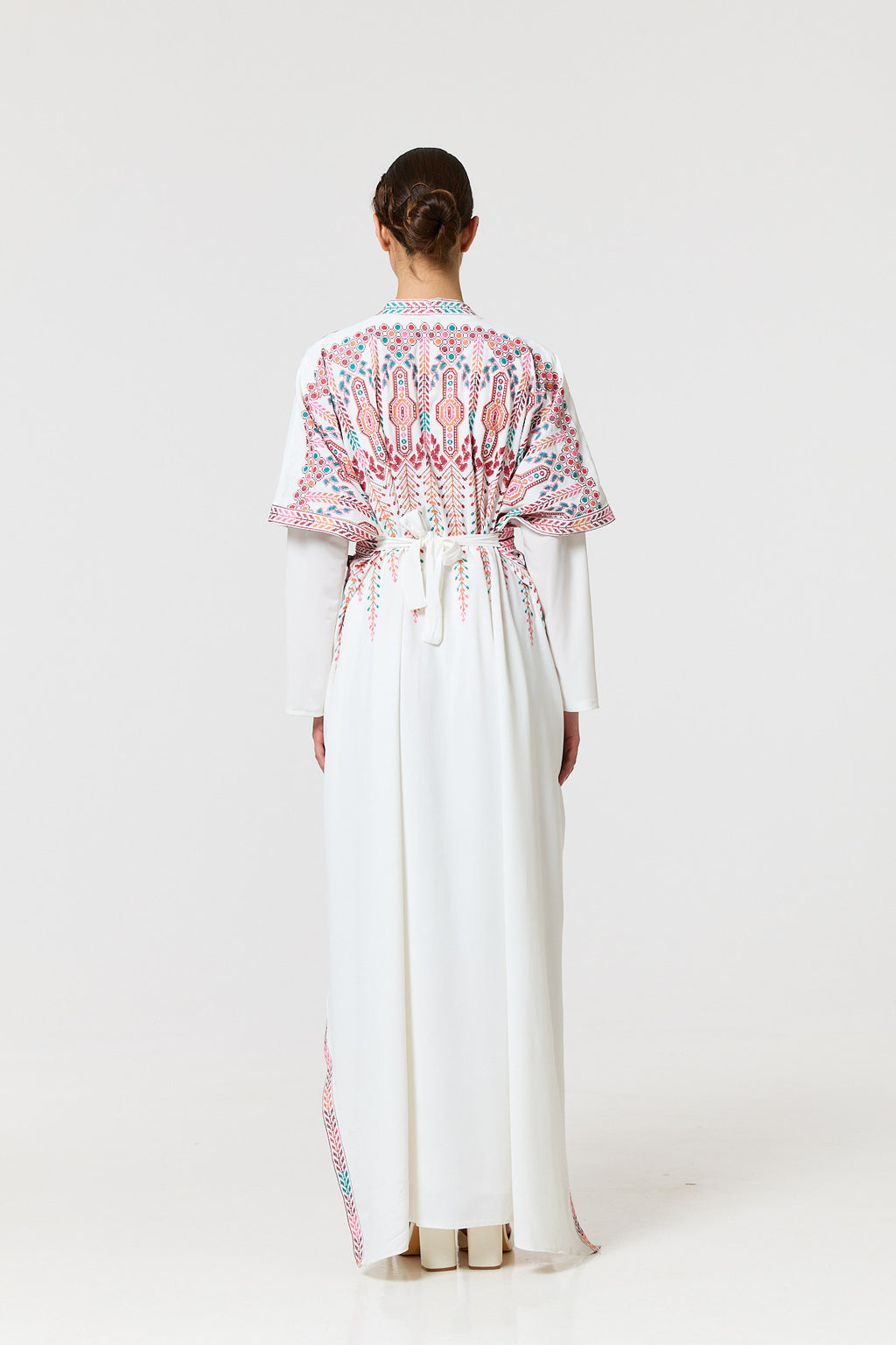 Thanaa Kaftan - White