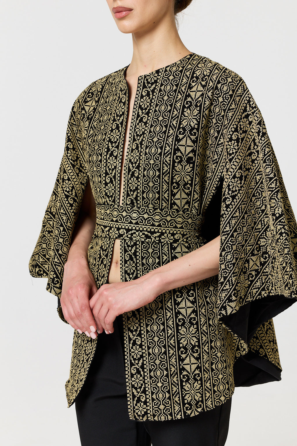 Tulin Cape - Black & Gold