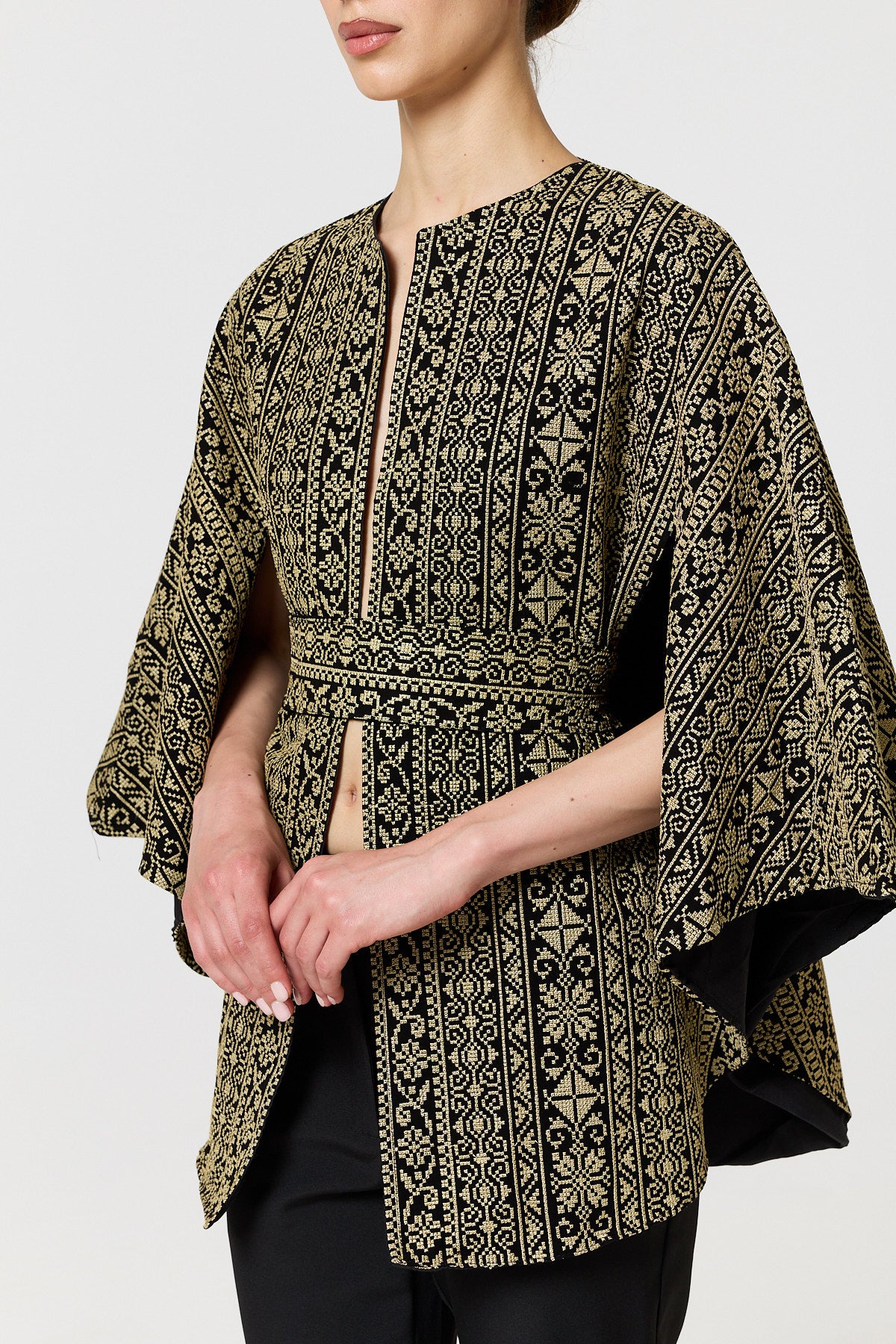 Tulin Cape - Black & Gold
