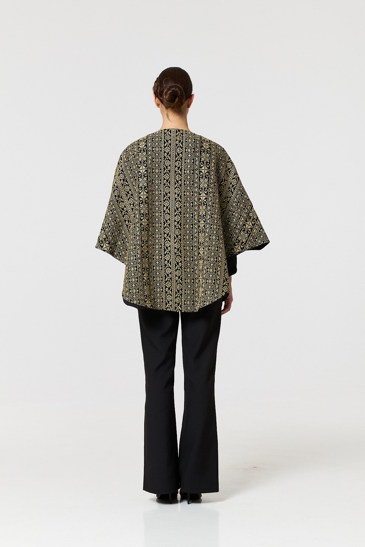 Tulin Cape - Black & Gold