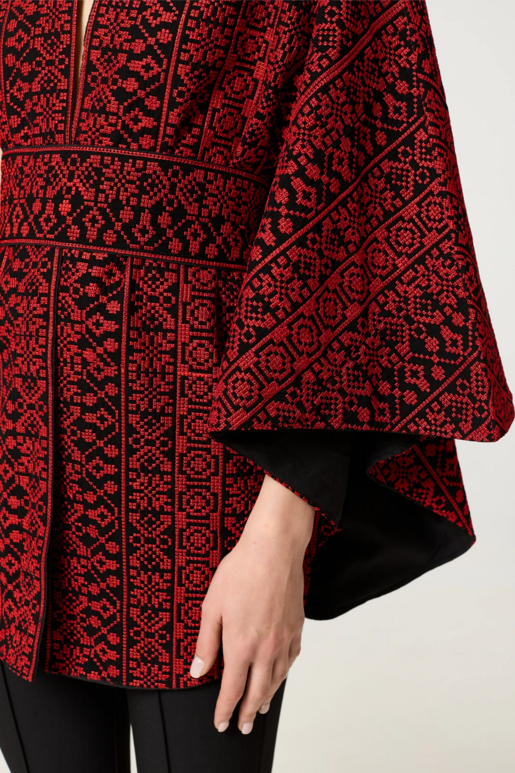 Tarab Cape - Red & Black